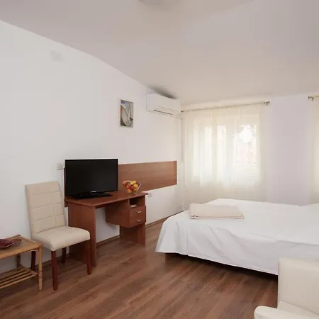 And Liburnija Apartment *