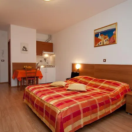 And Liburnija Apartment *