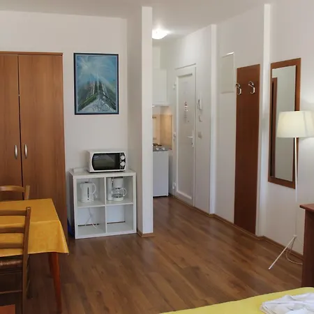 And Liburnija Apartment *