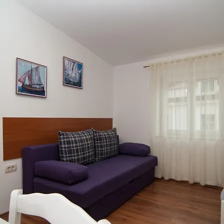 And Liburnija Apartment *